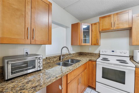 Condo in Oakland Park, Florida, 2 bedrooms  № 936806 - photo 8