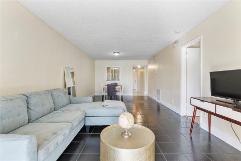 Condo in Oakland Park, Florida, 2 bedrooms  № 936806 - photo 22