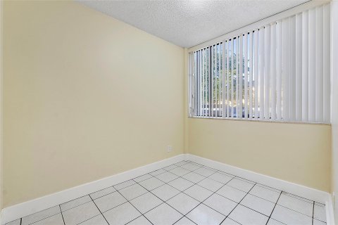 Condo in Oakland Park, Florida, 2 bedrooms  № 936806 - photo 10