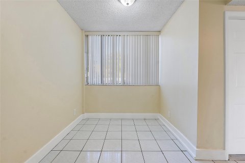 Condo in Oakland Park, Florida, 2 bedrooms  № 936806 - photo 9