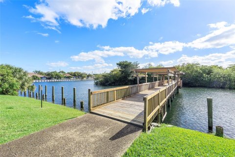 Condo in Oakland Park, Florida, 2 bedrooms  № 936806 - photo 27