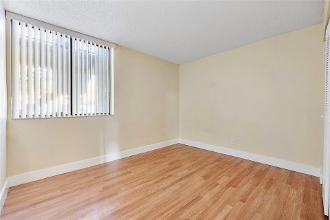 Condo in Oakland Park, Florida, 2 bedrooms  № 936806 - photo 17