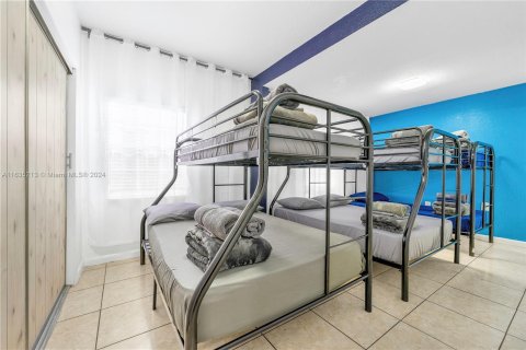 Casa en venta en Miami, Florida, 5 dormitorios, 133.41 m2 № 1310087 - foto 13