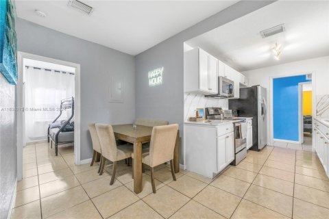 Casa en venta en Miami, Florida, 5 dormitorios, 133.41 m2 № 1310087 - foto 8