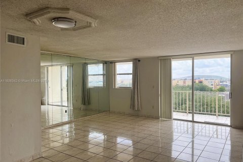 Condo in Hialeah, Florida, 3 bedrooms  № 1310084 - photo 4