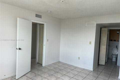 Copropriété à vendre à Hialeah, Floride: 3 chambres, 113.53 m2 № 1310084 - photo 18