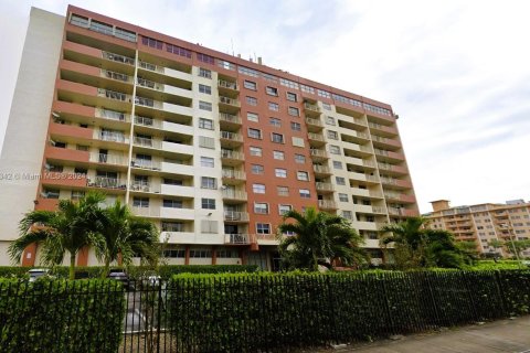 Condominio en venta en Hialeah, Florida, 3 dormitorios, 113.53 m2 № 1310084 - foto 26