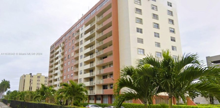 Condominio en Hialeah, Florida, 3 dormitorios  № 1310084