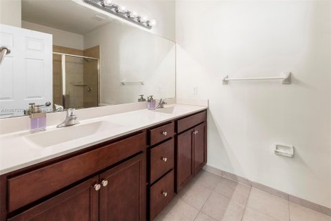 Touwnhouse à vendre à Hialeah, Floride: 4 chambres, 177.81 m2 № 1238552 - photo 17