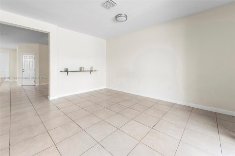 Townhouse in Hialeah, Florida 4 bedrooms, 177.81 sq.m. № 1238552 - photo 8