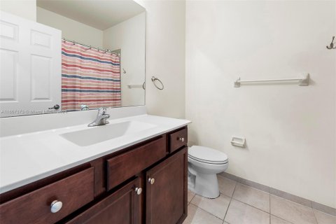 Touwnhouse à vendre à Hialeah, Floride: 4 chambres, 177.81 m2 № 1238552 - photo 19