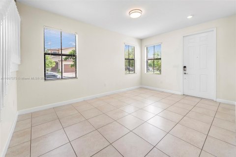 Touwnhouse à vendre à Hialeah, Floride: 4 chambres, 177.81 m2 № 1238552 - photo 3