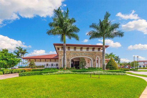 Touwnhouse à vendre à Hialeah, Floride: 4 chambres, 177.81 m2 № 1238552 - photo 23