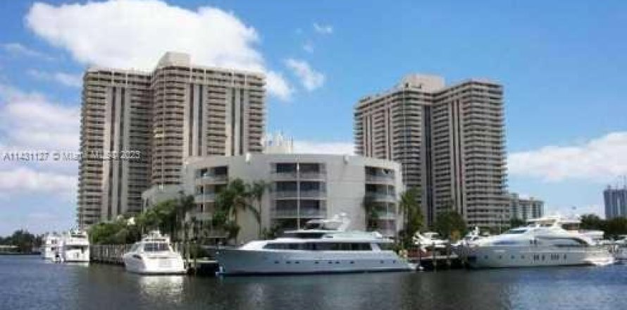 Condo à Aventura, Floride, 5 chambres  № 652294