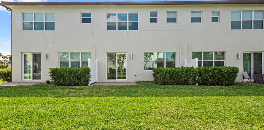 Adosado en Lake Worth, Florida 3 dormitorios, 153.47 m2 № 1151731