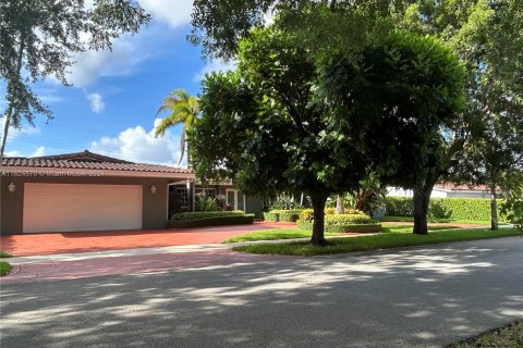 House in Miami, Florida 4 bedrooms, 249.91 sq.m. № 1271577 - photo 5