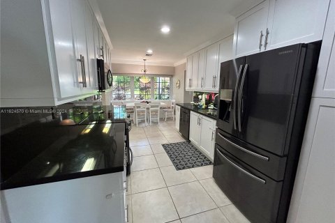 Casa en venta en Miami, Florida, 4 dormitorios, 249.91 m2 № 1271577 - foto 13