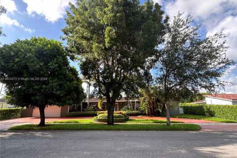 House in Miami, Florida 4 bedrooms, 249.91 sq.m. № 1271577 - photo 6