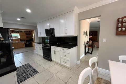 Casa en venta en Miami, Florida, 4 dormitorios, 249.91 m2 № 1271577 - foto 14