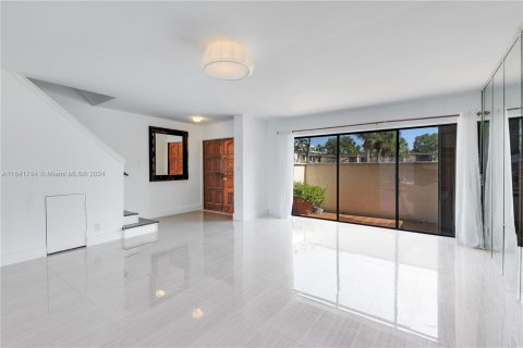 Townhouse in North Miami Beach, Florida 3 bedrooms, 158.86 sq.m. № 1321227 - photo 21