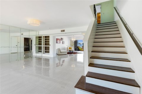 Townhouse in North Miami Beach, Florida 3 bedrooms, 158.86 sq.m. № 1321227 - photo 7