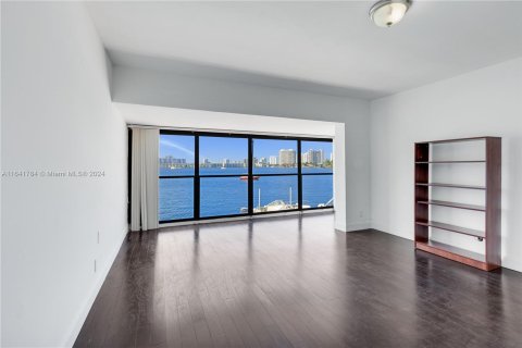 Townhouse in North Miami Beach, Florida 3 bedrooms, 158.86 sq.m. № 1321227 - photo 26