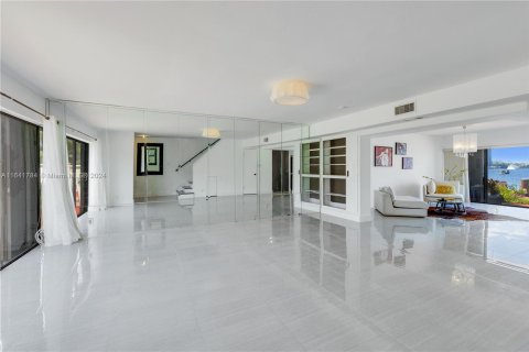 Townhouse in North Miami Beach, Florida 3 bedrooms, 158.86 sq.m. № 1321227 - photo 8