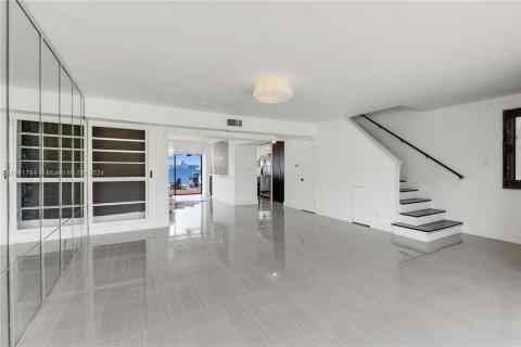 Townhouse in North Miami Beach, Florida 3 bedrooms, 158.86 sq.m. № 1321227 - photo 10