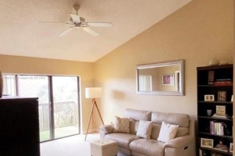 Condo in Coral Springs, Florida, 1 bedroom  № 1368946 - photo 9