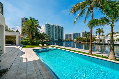 Villa ou maison à vendre à Golden Beach, Floride: 6 chambres, 586.49 m2 № 1116089 - photo 30