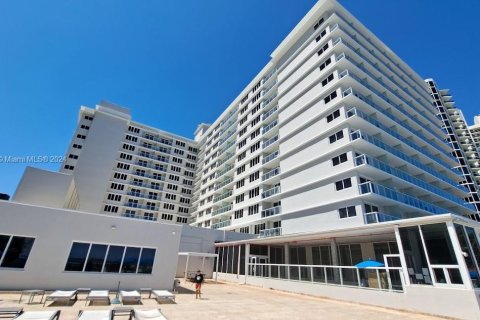 Hotel en venta en Sunny Isles Beach, Florida, 33.44 m2 № 1404616 - foto 6