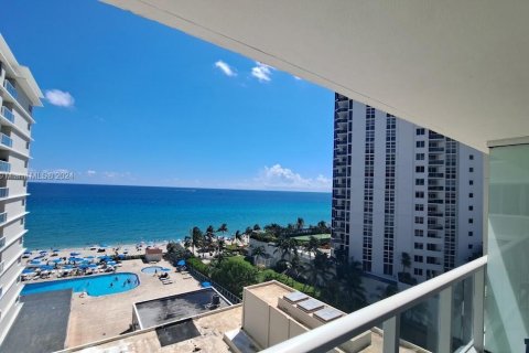 Hotel en venta en Sunny Isles Beach, Florida, 33.44 m2 № 1404616 - foto 3