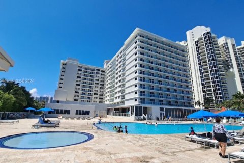 Hotel en venta en Sunny Isles Beach, Florida, 33.44 m2 № 1404616 - foto 8