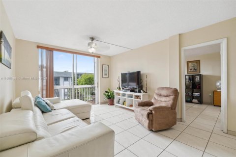 Condominio en venta en Hialeah, Florida, 2 dormitorios, 83.8 m2 № 1226206 - foto 15