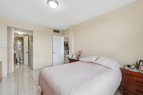 Condominio en venta en Hialeah, Florida, 2 dormitorios, 83.8 m2 № 1226206 - foto 6