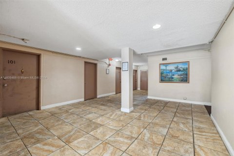 Condominio en venta en Hialeah, Florida, 2 dormitorios, 83.8 m2 № 1226206 - foto 24