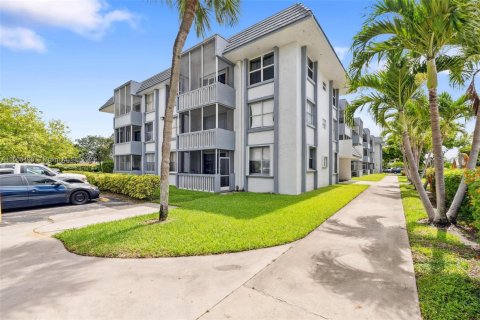 Condominio en venta en Hialeah, Florida, 2 dormitorios, 83.8 m2 № 1226206 - foto 1