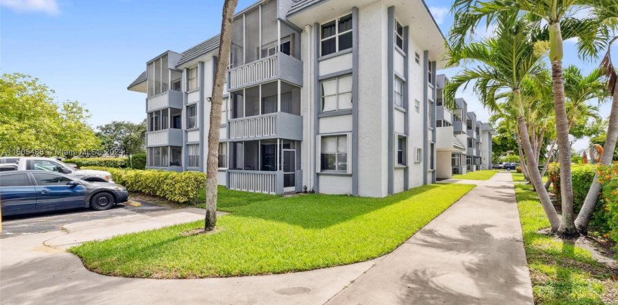 Condominio en Hialeah, Florida, 2 dormitorios  № 1226206