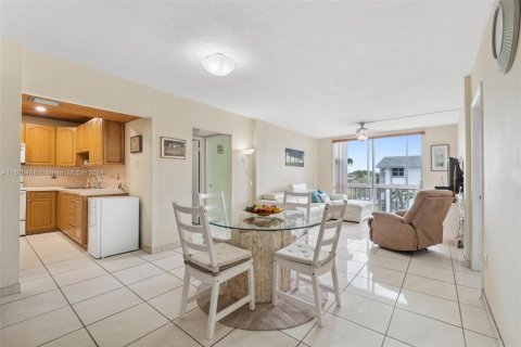 Condominio en venta en Hialeah, Florida, 2 dormitorios, 83.8 m2 № 1226206 - foto 13