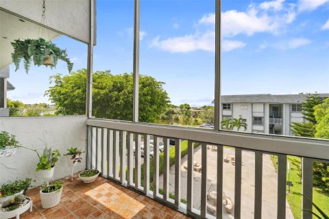 Condominio en venta en Hialeah, Florida, 2 dormitorios, 83.8 m2 № 1226206 - foto 20