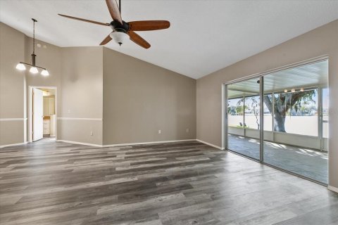 Casa en venta en Tampa, Florida, 4 dormitorios, 163.69 m2 № 1250547 - foto 14