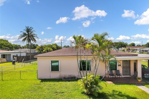 Villa ou maison à vendre à Miami, Floride: 3 chambres, 90.58 m2 № 1309271 - photo 1