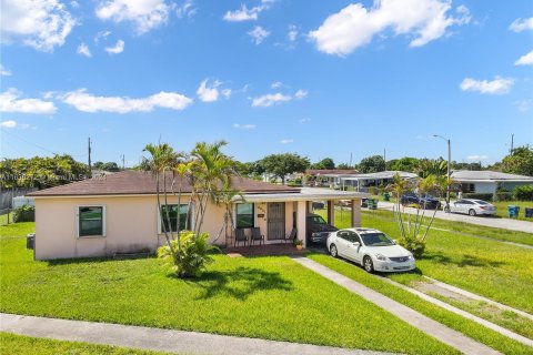 Villa ou maison à vendre à Miami, Floride: 3 chambres, 90.58 m2 № 1309271 - photo 2