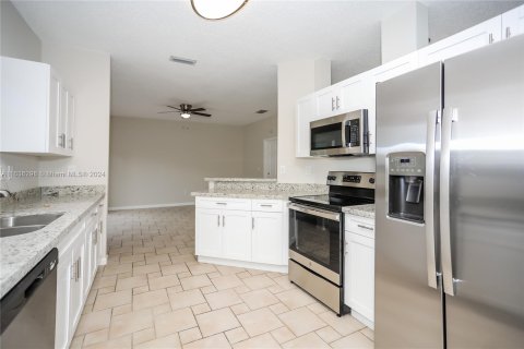 Casa en venta en Miami, Florida, 4 dormitorios, 206.99 m2 № 1309272 - foto 10