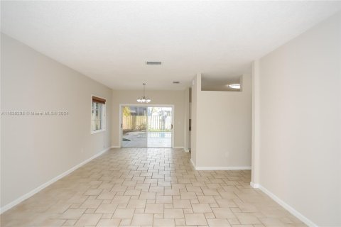 Villa ou maison à vendre à Miami, Floride: 4 chambres, 206.99 m2 № 1309272 - photo 6