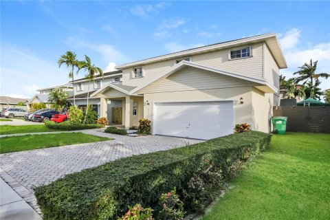 Casa en venta en Miami, Florida, 4 dormitorios, 206.99 m2 № 1309272 - foto 2