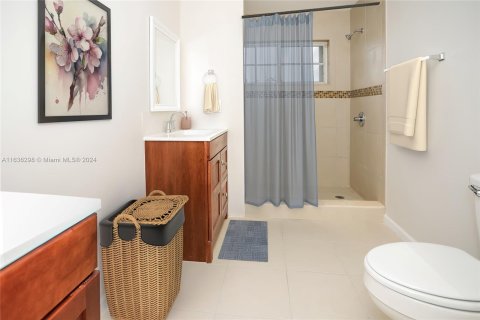 Casa en venta en Miami, Florida, 4 dormitorios, 206.99 m2 № 1309272 - foto 19