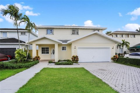 Casa en venta en Miami, Florida, 4 dormitorios, 206.99 m2 № 1309272 - foto 1