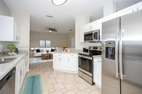 Casa en venta en Miami, Florida, 4 dormitorios, 206.99 m2 № 1309272 - foto 11