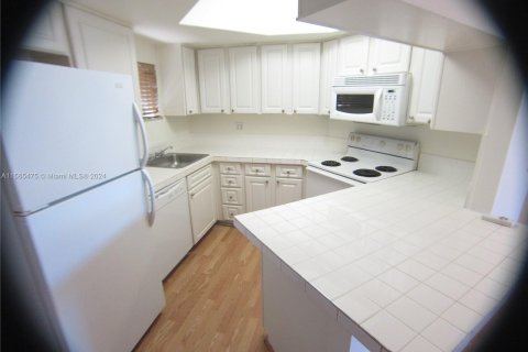 Condominio en venta en Doral, Florida, 1 dormitorio, 75.25 m2 № 1101810 - foto 4